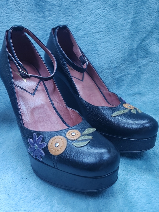Vince Camuto Shoes - Vince Camuto Black Leather Platform Mary Jane Pumps with Floral Appliqué